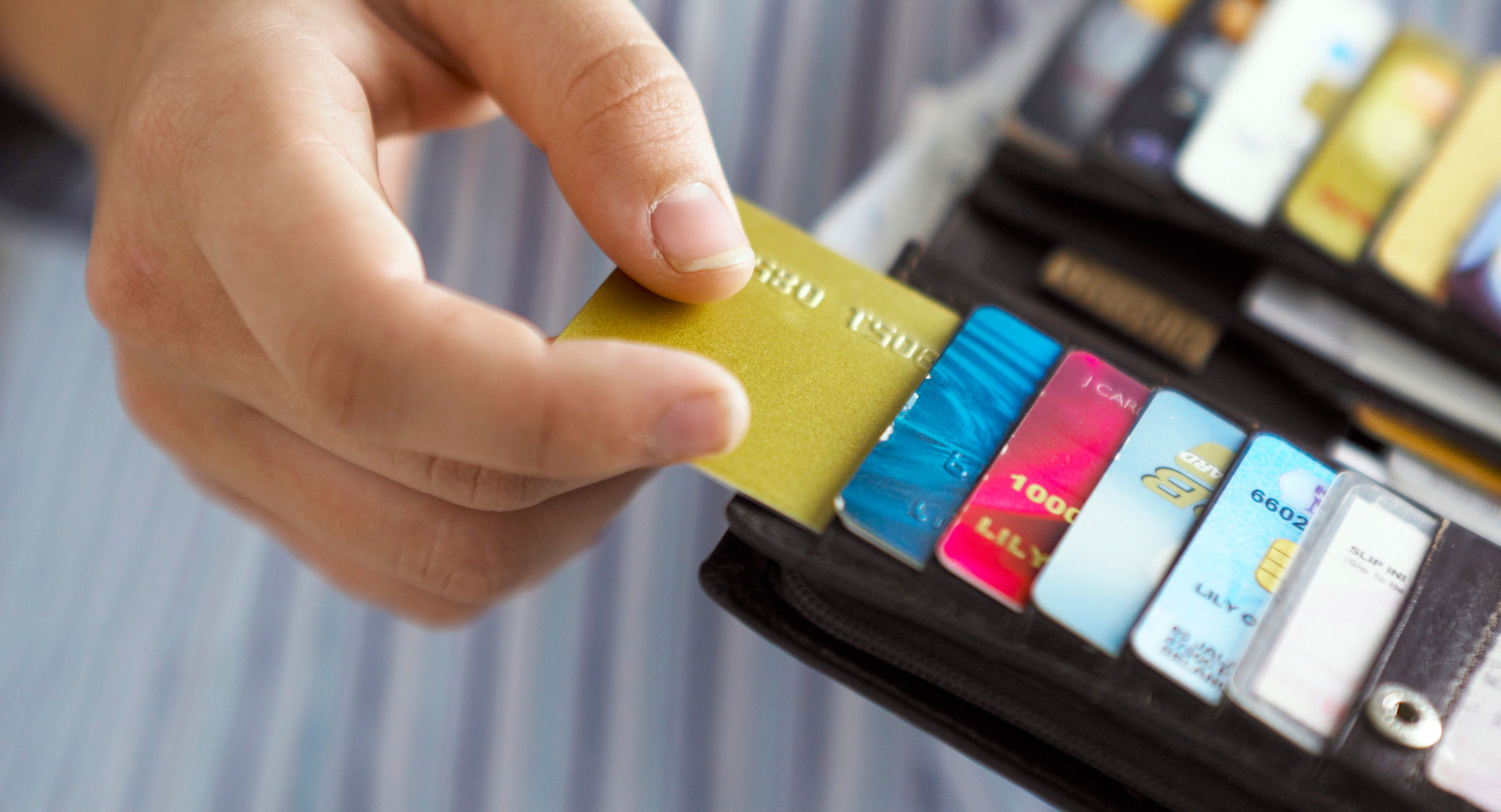 Avoid Falling Deeper Into The Credit Card Debt Trap – Some Debt Solutions That May Help